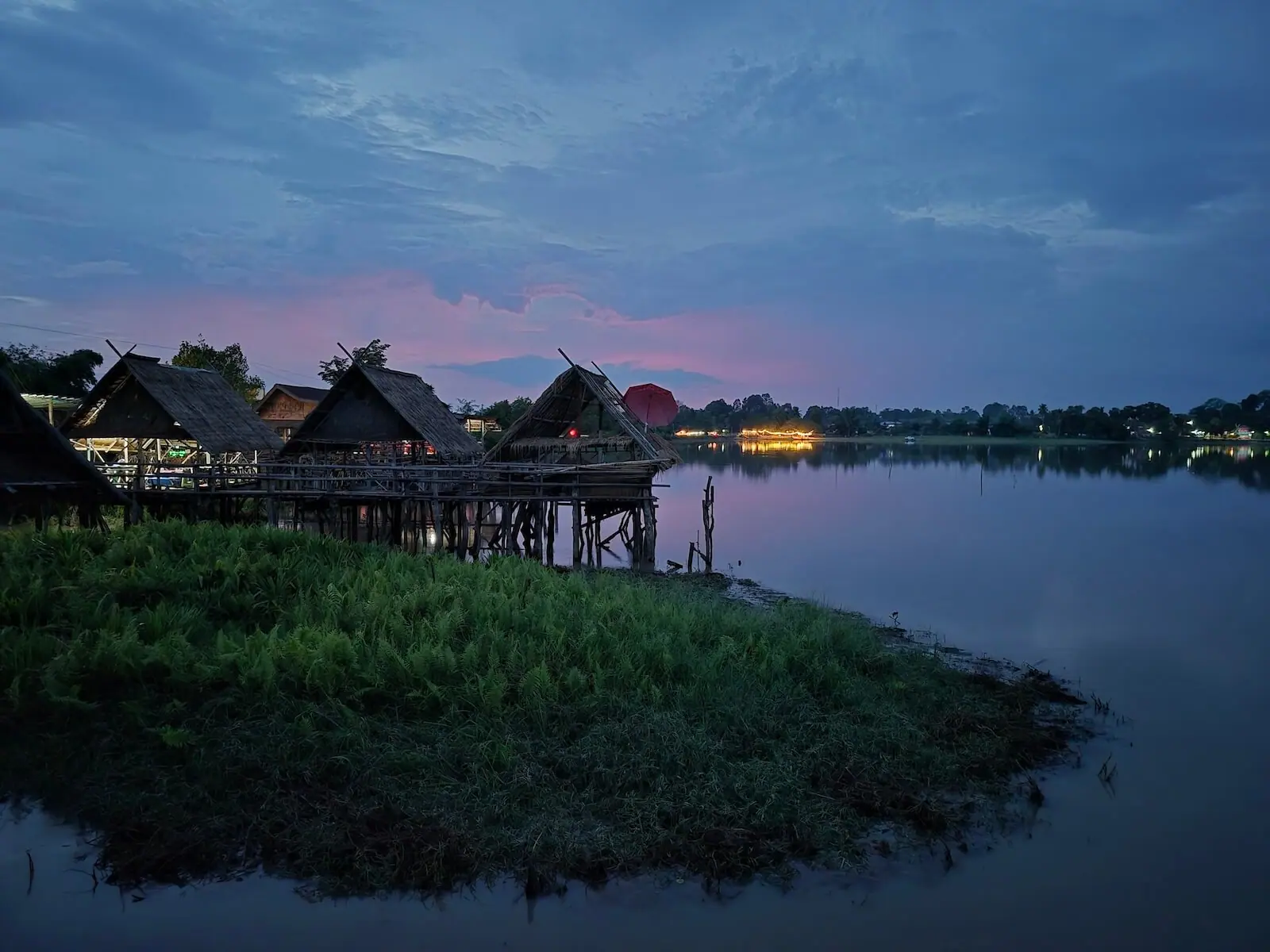 sunset bung va reservoir restaurant savannakhet
