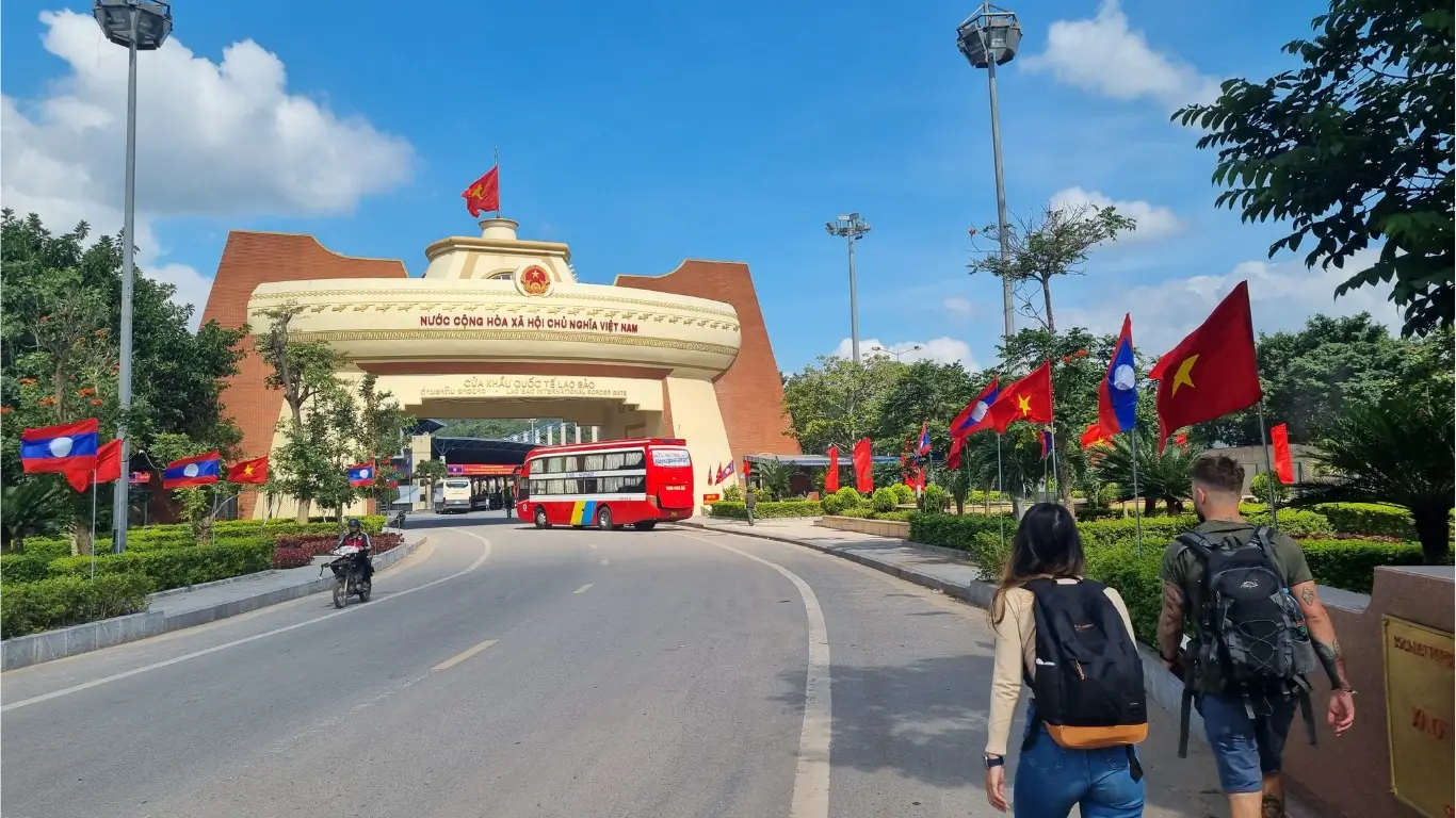 lao-bao border crossing gate laos-vietnam