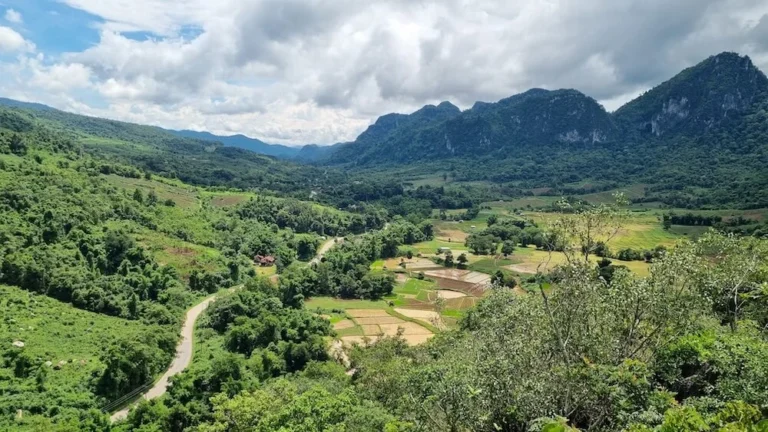 viewpoint-dragon-cave-thakhek-loop
