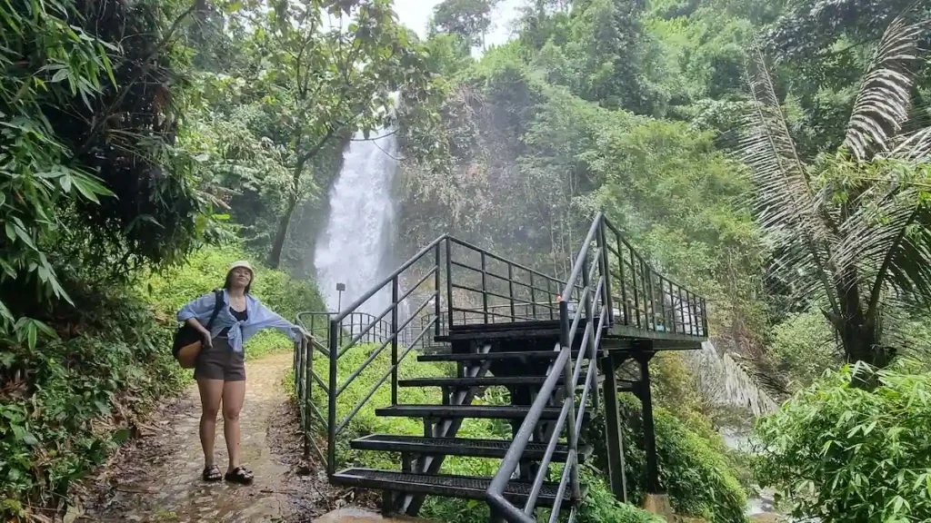Newly built platform to make photos at Kaeng Nyui Waterfall