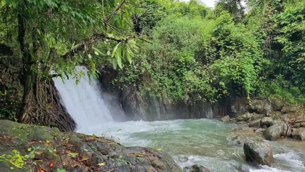 Smaller kenlon waterfall on the way to kaeng nyui waterfall vang vieng
