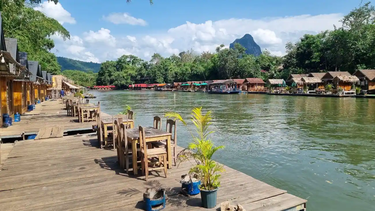 mueang-feuang-floating-bungalows