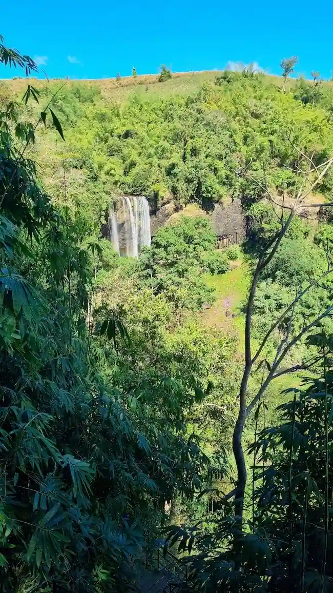 tad jarou halang waterfall distance view