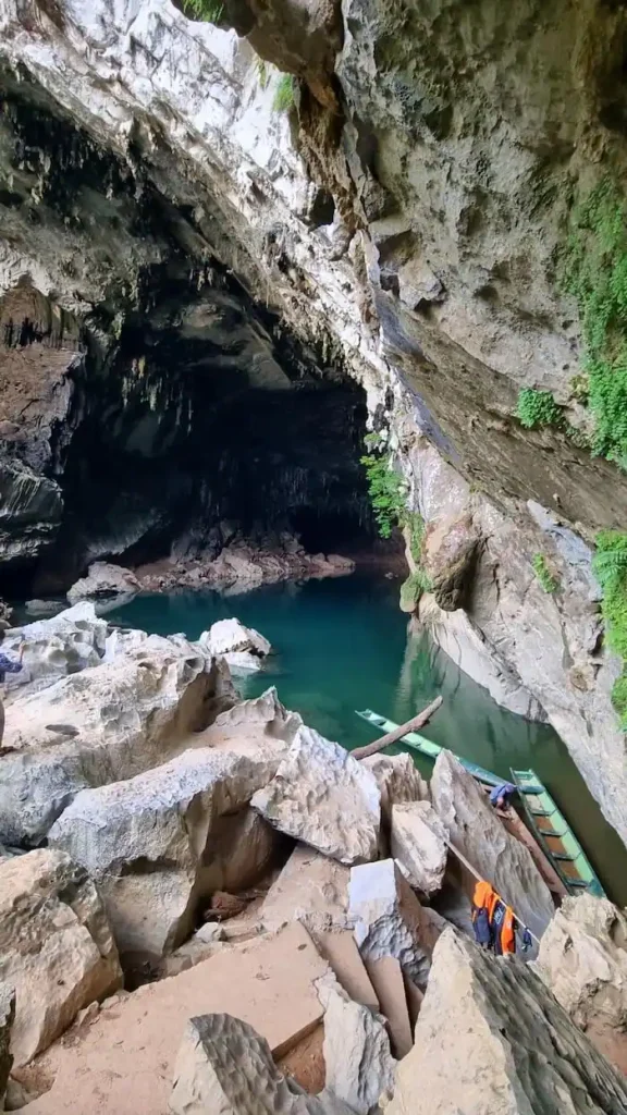 entrance of xe bang fai river cafe