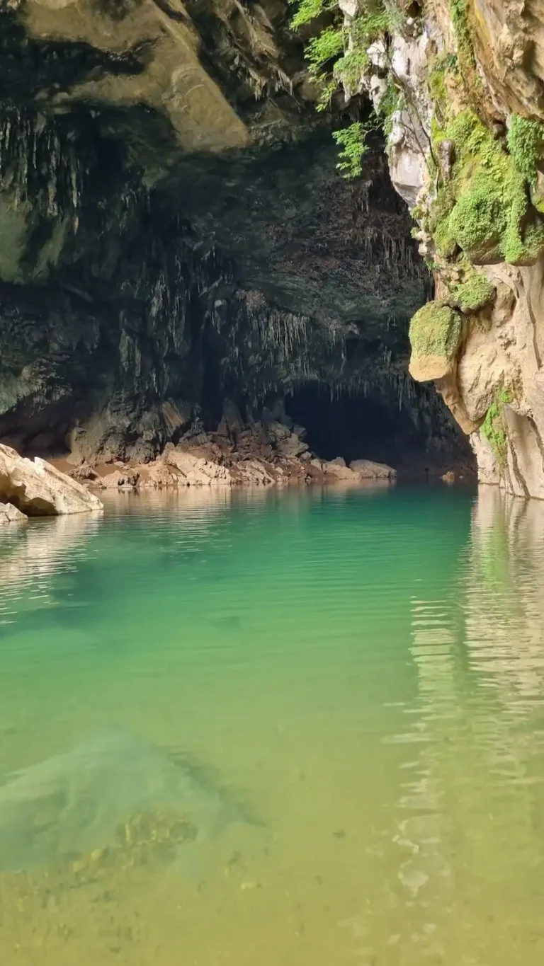 xe bang fai cave clear water entrance area