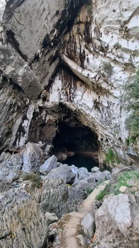 massive xe bang fai cave entrance