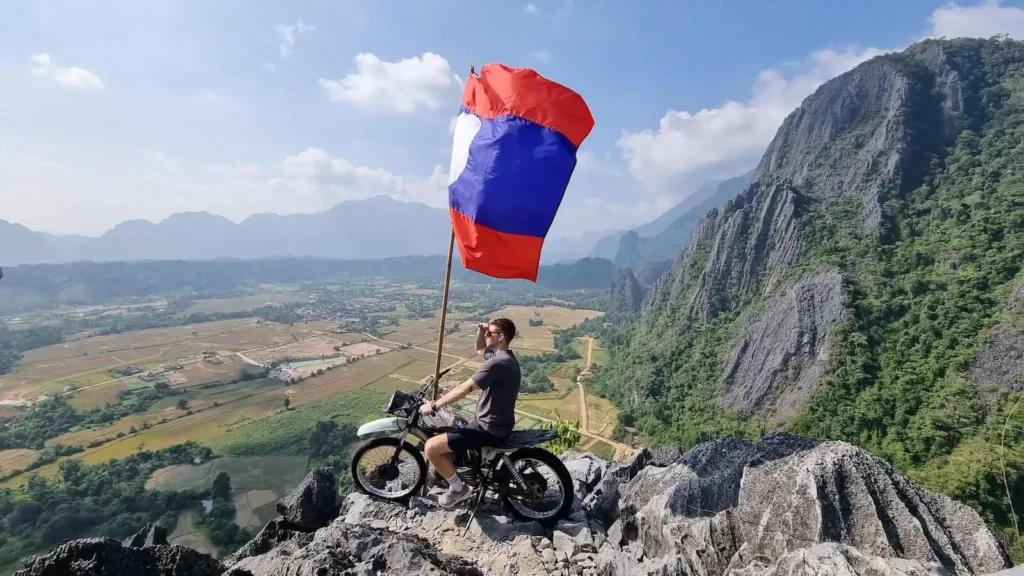 pha ngern silver cliff viewpoint vang vieng