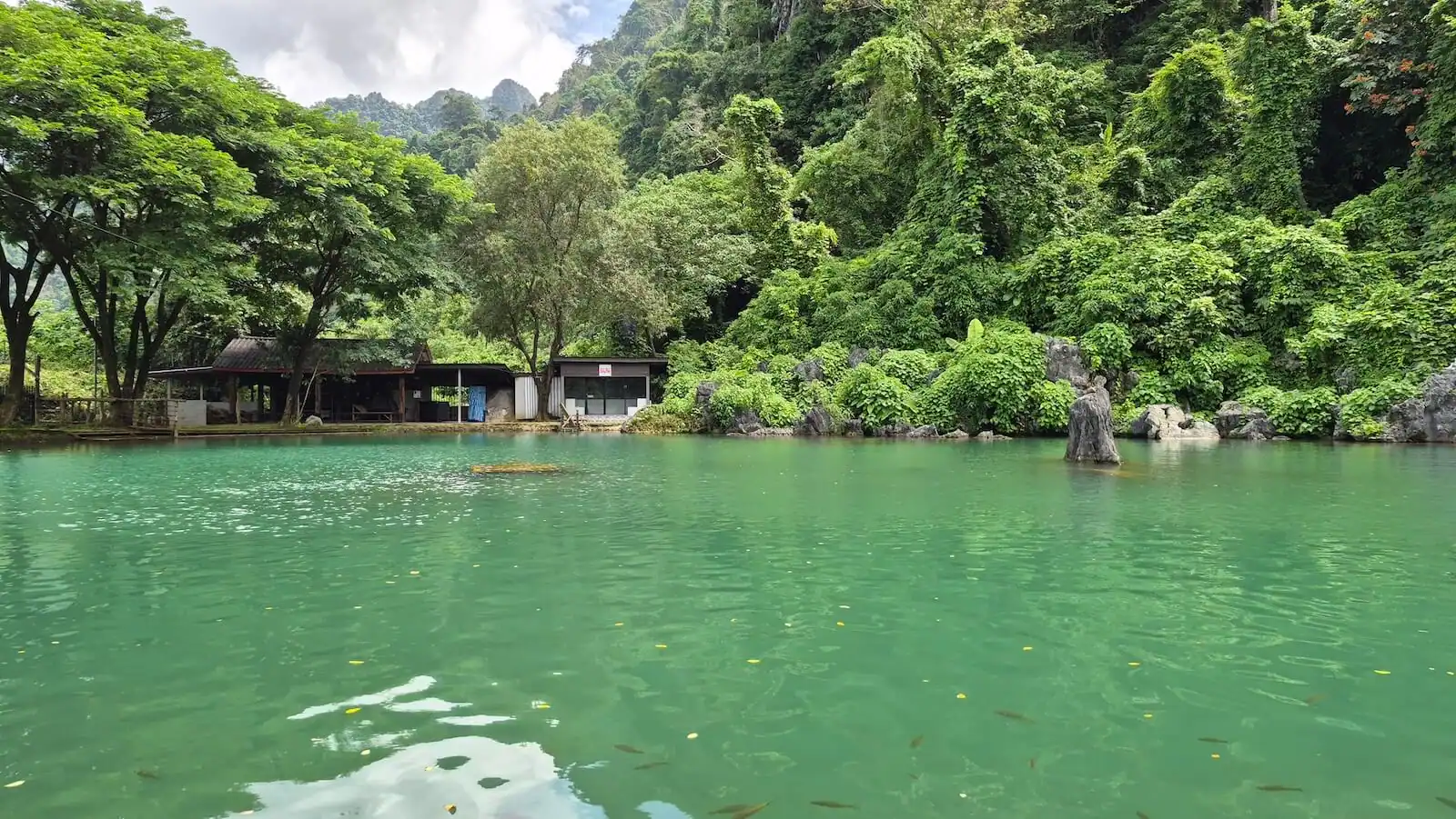 blue lagoon 4 vang vieng clear water and limestone mountains